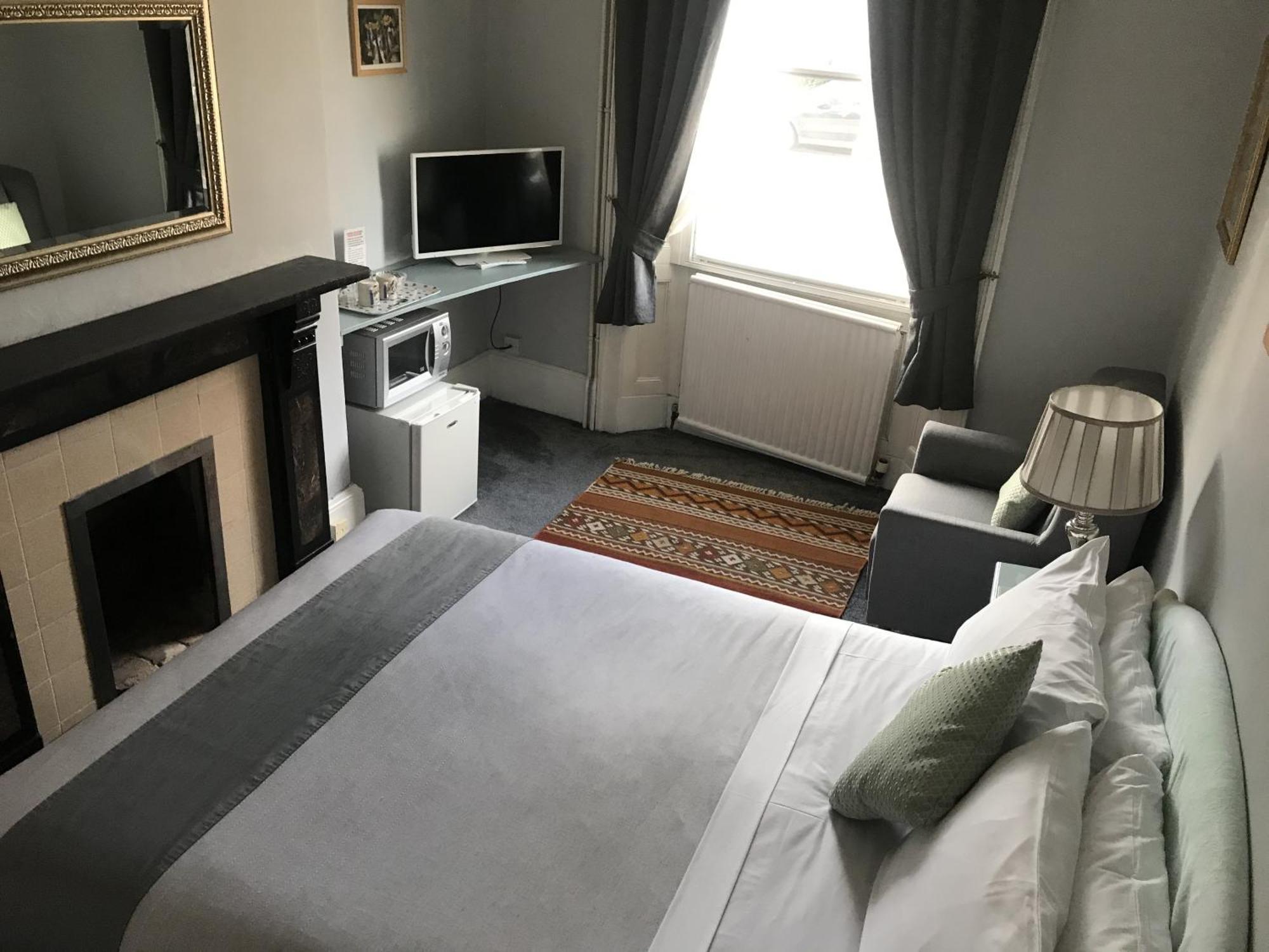 The Red House Hotel Grantham Room photo