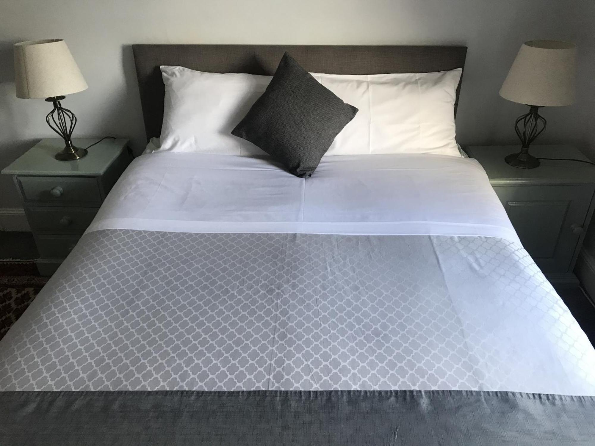 The Red House Hotel Grantham Room photo