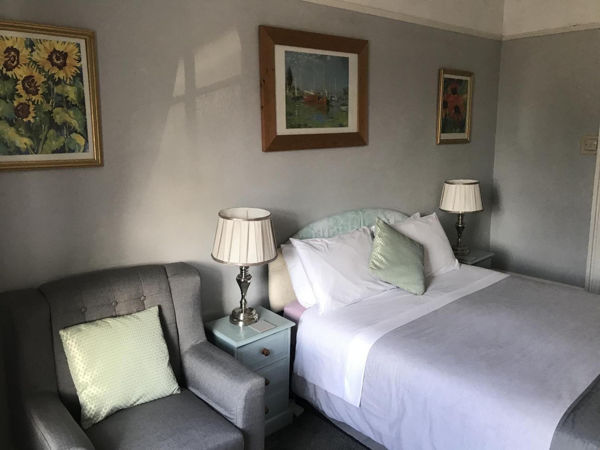 The Red House Hotel Grantham Room photo